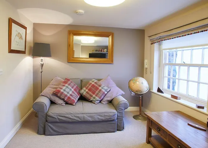 Host & - Spyglass 1708 *