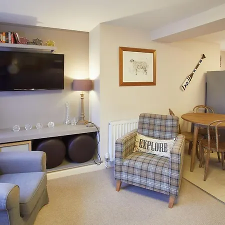 Host & - Spyglass 1708 Apartment Whitby